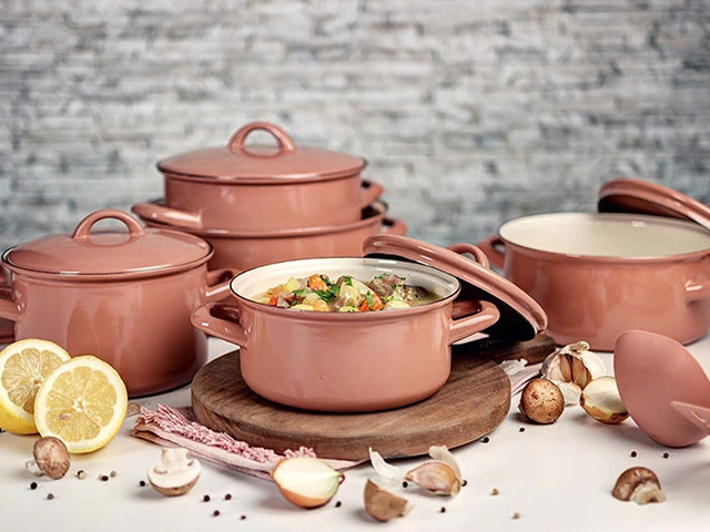 Cratita emailata Mocha Mousse 20 cm, 2.75 l, capac din metal