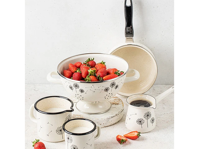 Strecuratoare emailata Papadie 2.5l pe picioruse.