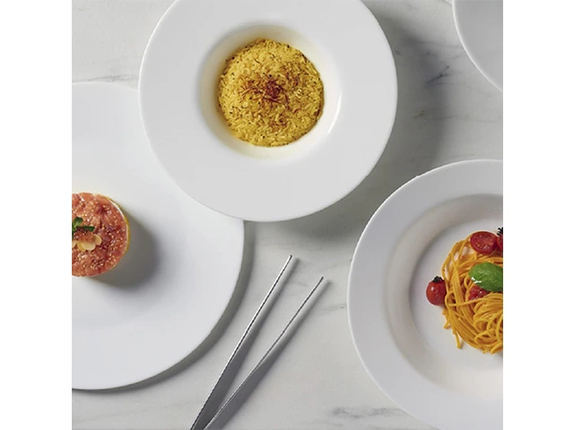 Platou 33cm Grangusto alb, sticla de opal