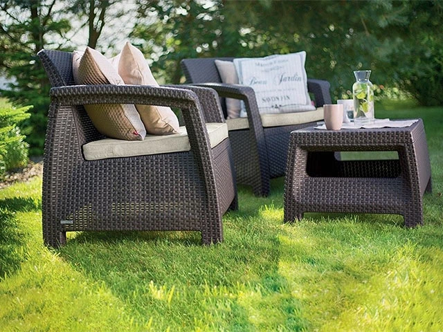 Set mobilier Corfu 3unitati: masa 77X57X42 cm, 2 fotolii 75X70X79 cm, cafeniu