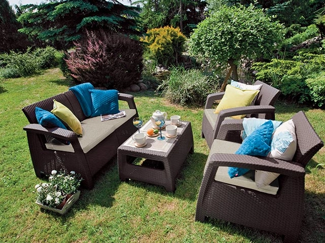 Set mobilier Corfu 4 piese: canapea, 2 fotolii, masa/perne, brun