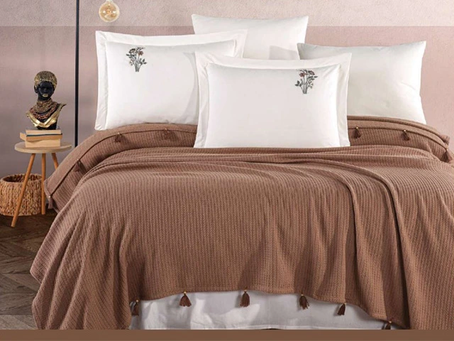 Lenjerie de pat 2 persoane NH Pike Brown cu broderie: cuvertura de pat, cearsaf, 4 huse p/u perna