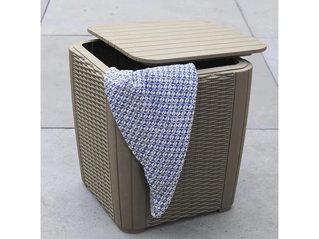 Set mobilier Trenton 3 unitati: masa 39X39X42 cm, 2 fotoli 63X60X85 cm, cappucino
