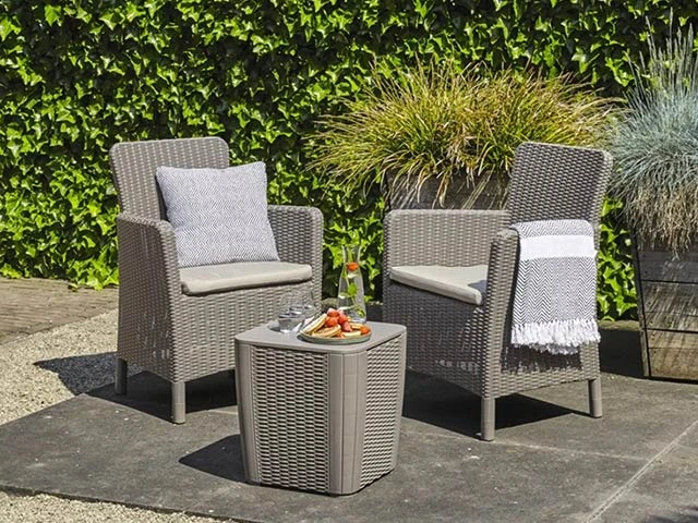 Set mobilier Trenton 3 unitati: masa 39X39X42 cm, 2 fotoli 63X60X85 cm, cappucino