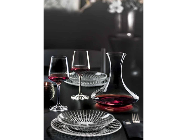 Set decanter 2l si 6 pahare 550ml pentru vin Universum, cristal