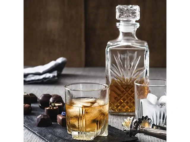 Set garafa 1l si 6 pahare pentru whisky Selecta
