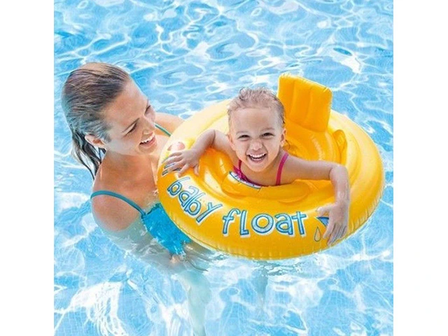 Cerc gonflabil cu decupaje pentru picioare D 67 cm, până la 15 kg, 1-2 ani