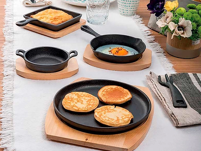 Tigaie din fonta 14X14 cm Tognana Fusion Taste pe suport de lemn