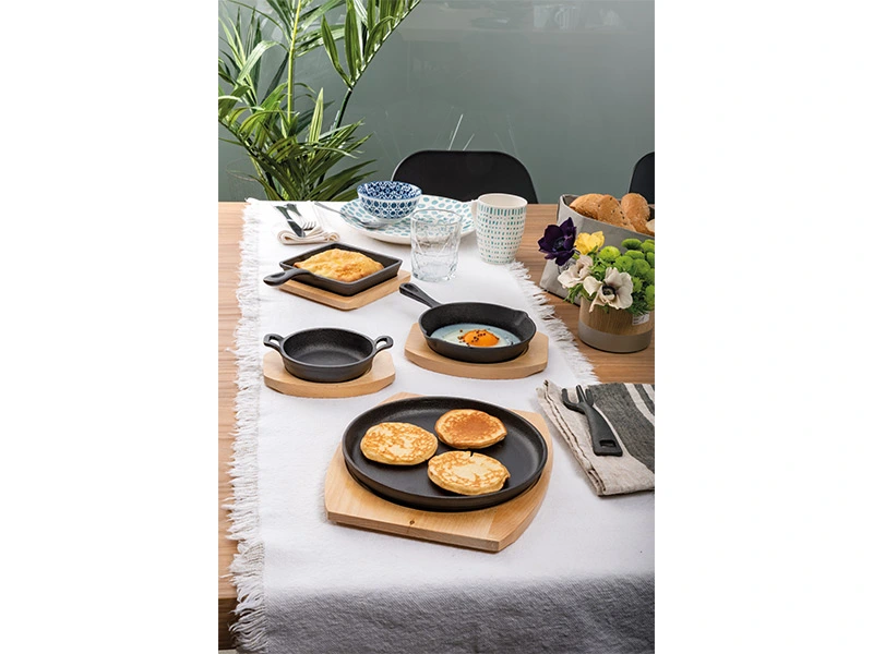 Tigaie din fonta 17X11 cm Tognana Fusion Taste pe suport de lemn