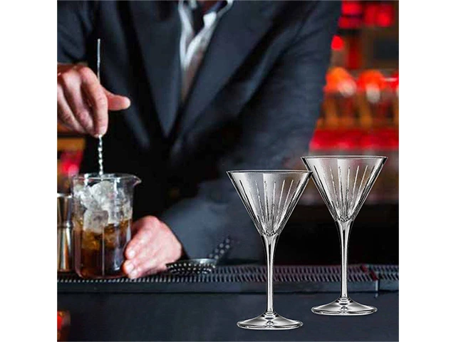 Set 6 pocale pentru martini Timeless Martini, 210ml