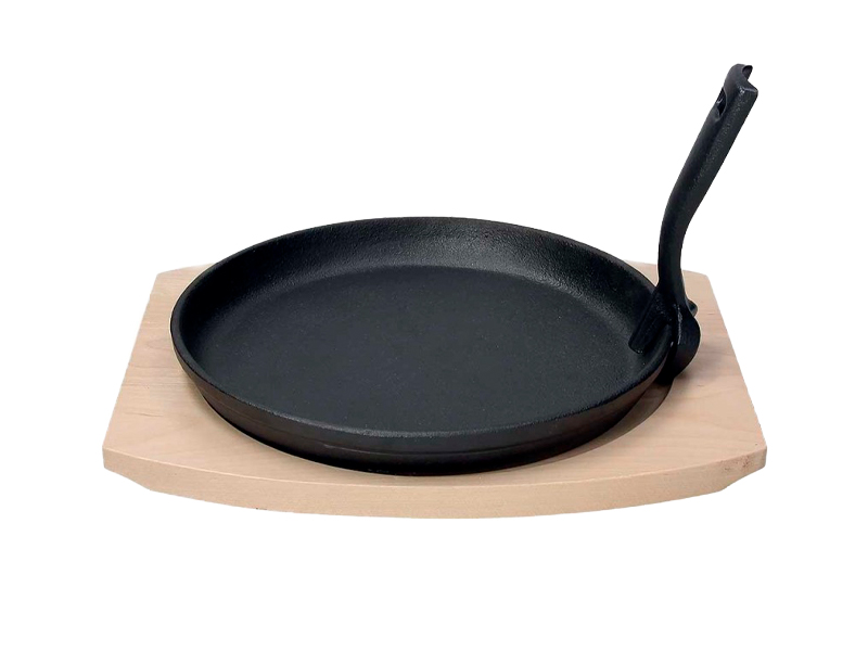 Tigaie din fonta 21 cm Tognana Fusion Taste pe suport de lemn