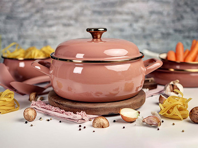 Cratita emailata Mocha Mousse 18 cm, 2.5 l, capac din metal