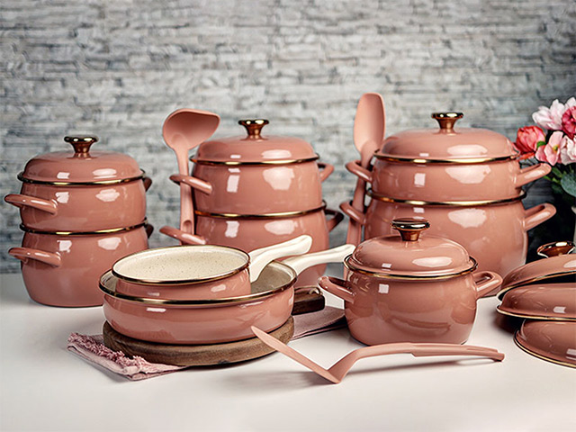 Cratita emailata Mocha Mousse 18 cm, 2.5 l, capac din metal