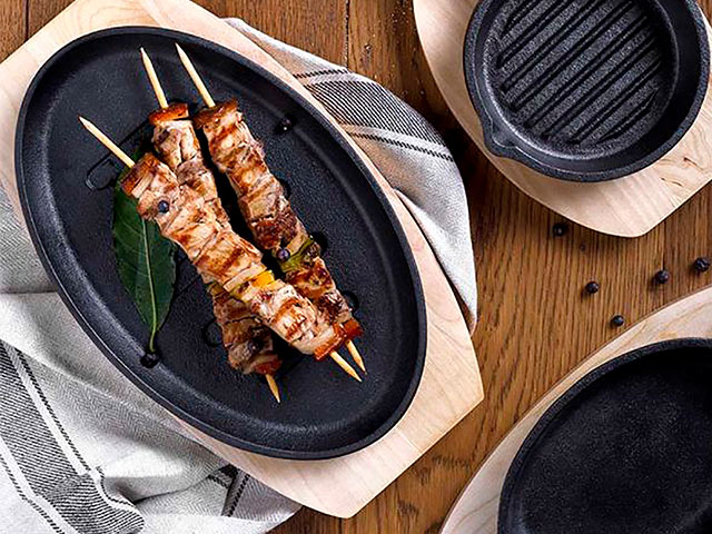 Tigaie din fonta 27X17 cm Tognana Fusion Taste pe suport de lemn