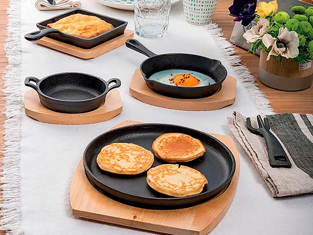 Tigaie din fonta 14X14 cm Tognana Fusion Taste pe suport de lemn