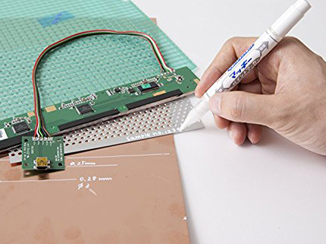 Marker permanent Mckie cu doua fete subtiri, auriu, 0.7/1.2 mm